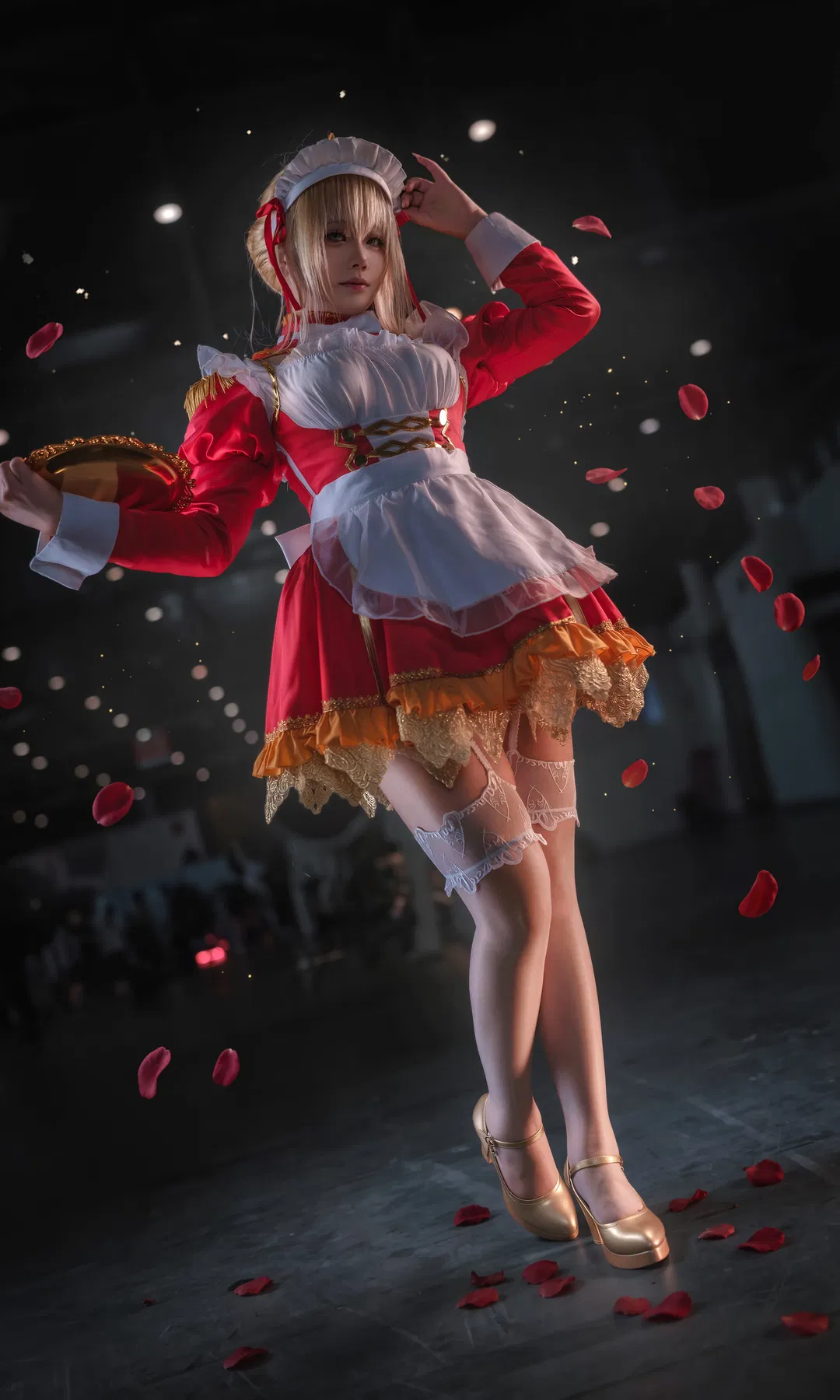 【尼禄cos】红金女仆装与金色托盘的场照记录 - 第 5 张