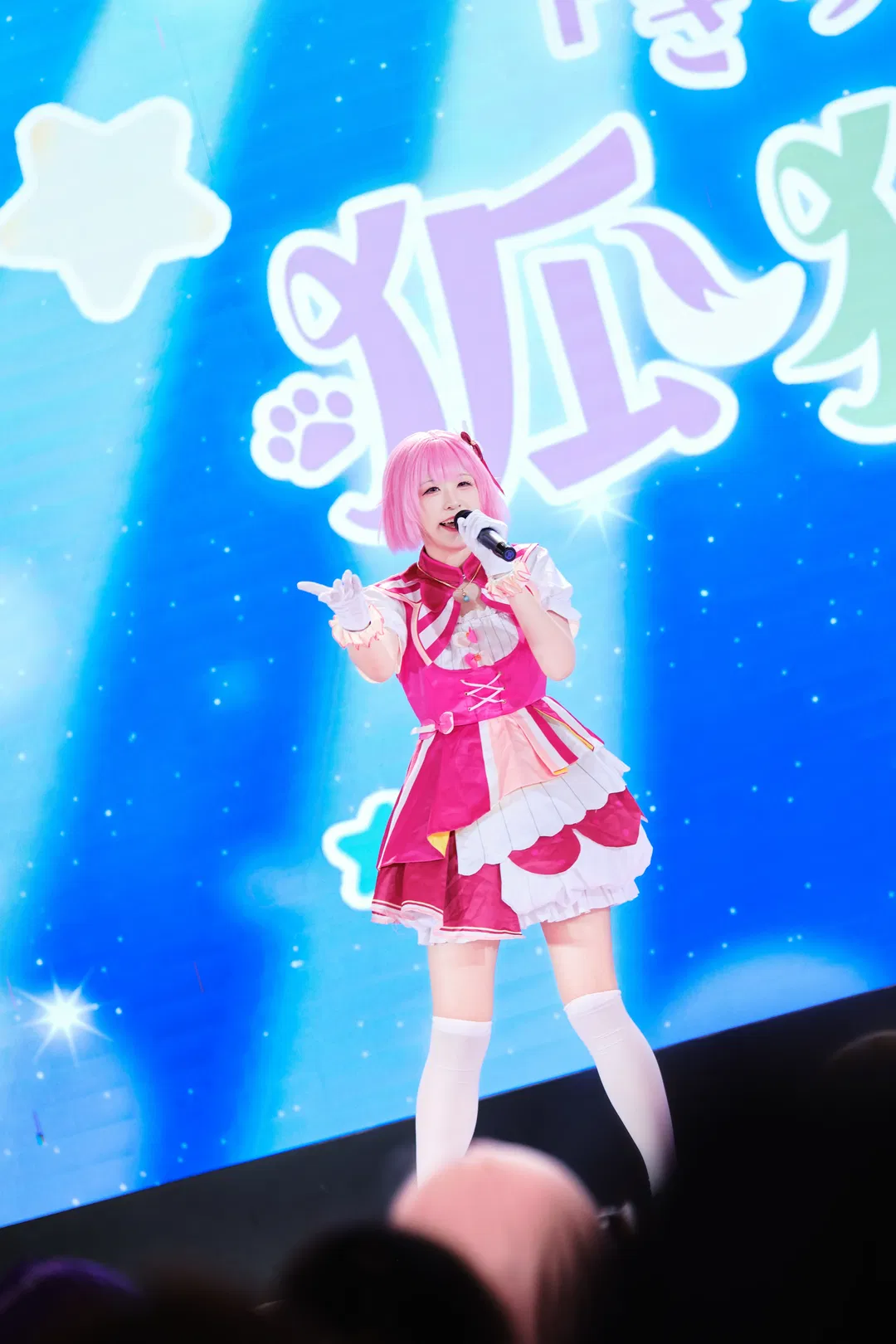 【凤笑梦cos】pjsk狐猫组舞台高抬腿挑战，广烤O首日演出蹦到起飞 - 第 10 张