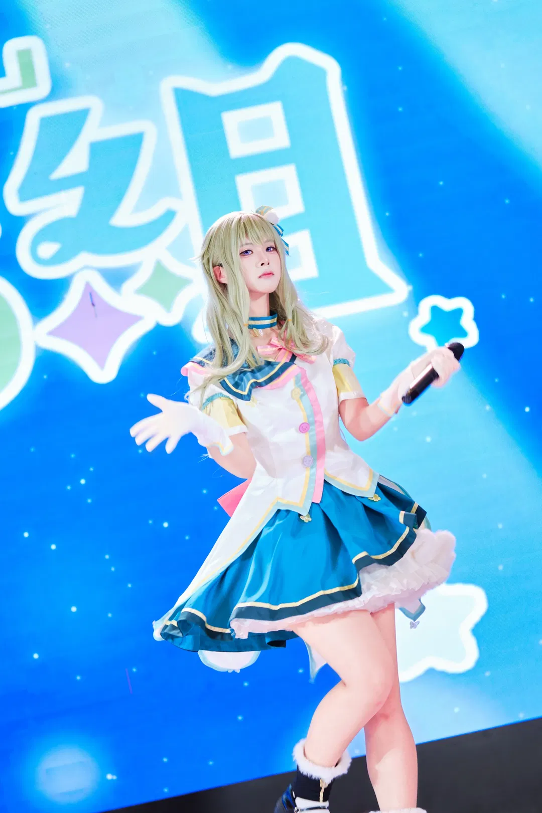 【凤笑梦cos】pjsk狐猫组舞台高抬腿挑战，广烤O首日演出蹦到起飞 - 第 11 张