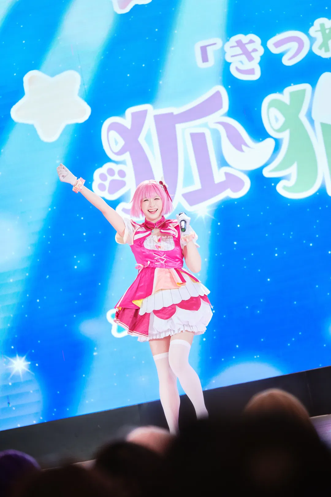 【凤笑梦cos】pjsk狐猫组舞台高抬腿挑战，广烤O首日演出蹦到起飞 - 第 12 张