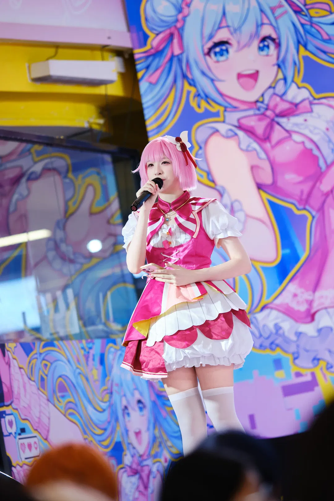 【凤笑梦cos】pjsk狐猫组舞台高抬腿挑战，广烤O首日演出蹦到起飞 - 第 16 张