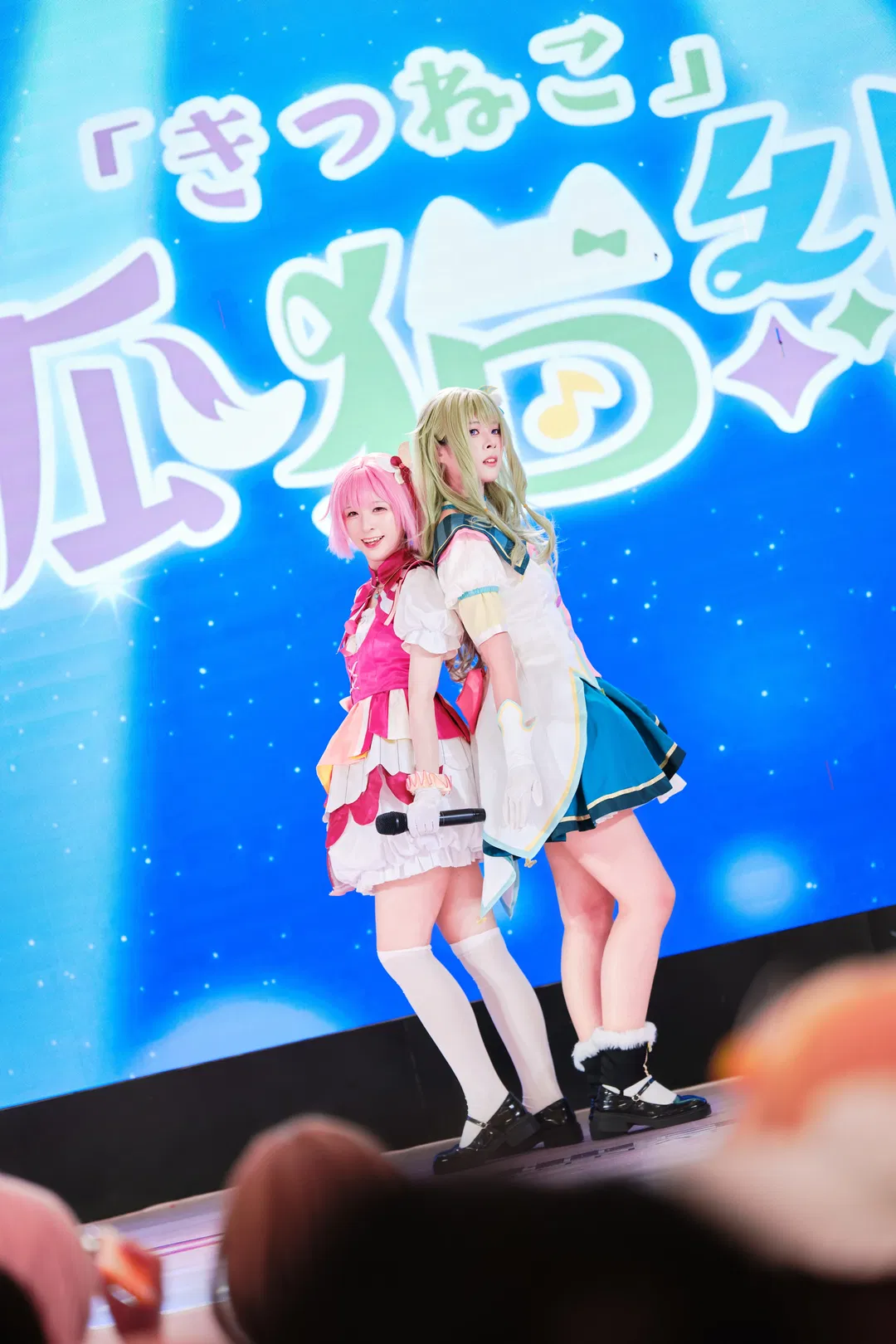 【凤笑梦cos】pjsk狐猫组舞台高抬腿挑战，广烤O首日演出蹦到起飞 - 第 6 张