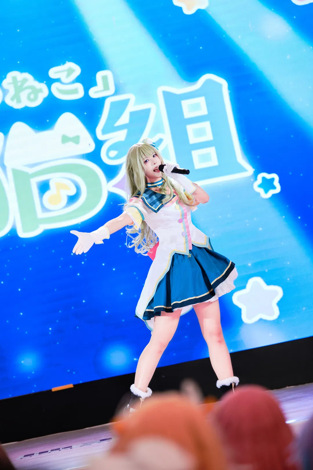 【凤笑梦cos】pjsk狐猫组舞台高抬腿挑战，广烤O首日演出蹦到起飞 - 第 7 张