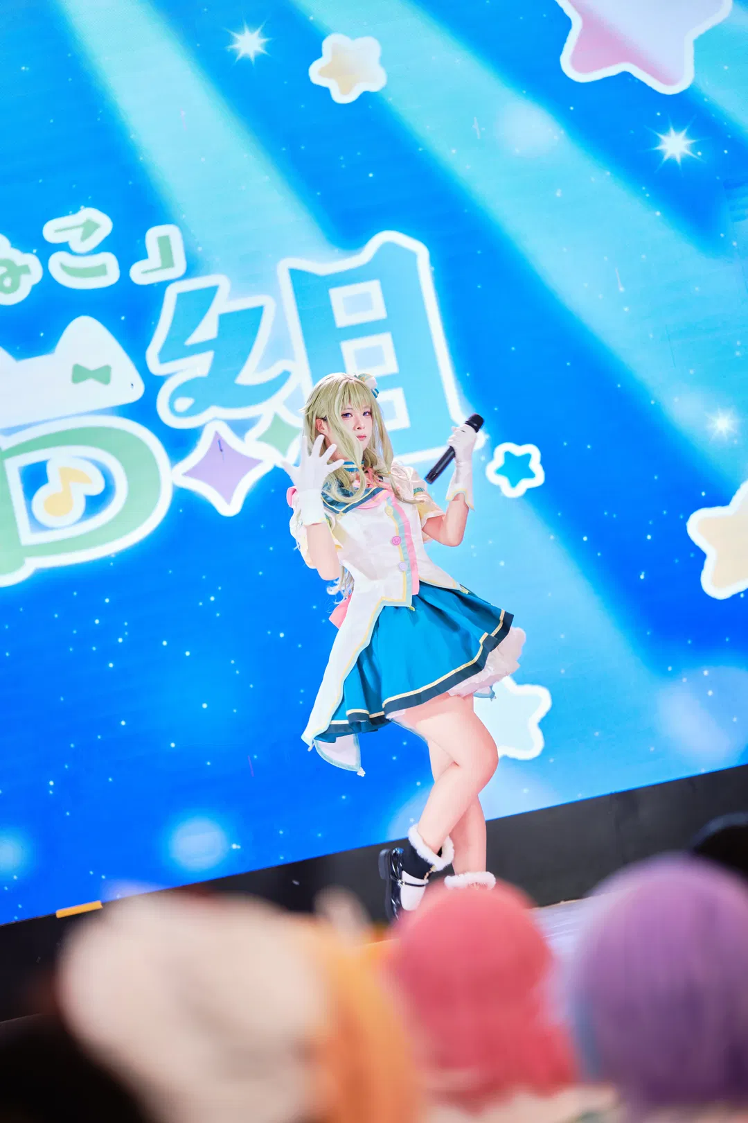 【凤笑梦cos】pjsk狐猫组舞台高抬腿挑战，广烤O首日演出蹦到起飞 - 第 9 张