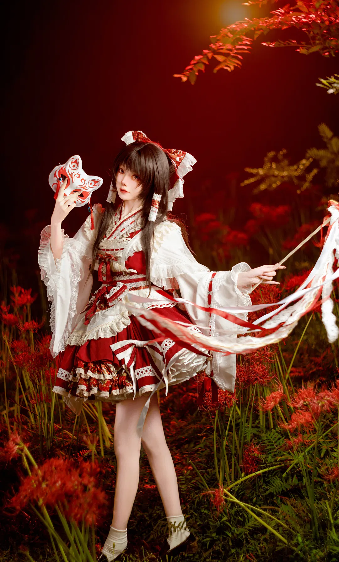 【博麗靈夢cos】赤色花海中的東方project巫女二設 - 第 1 張