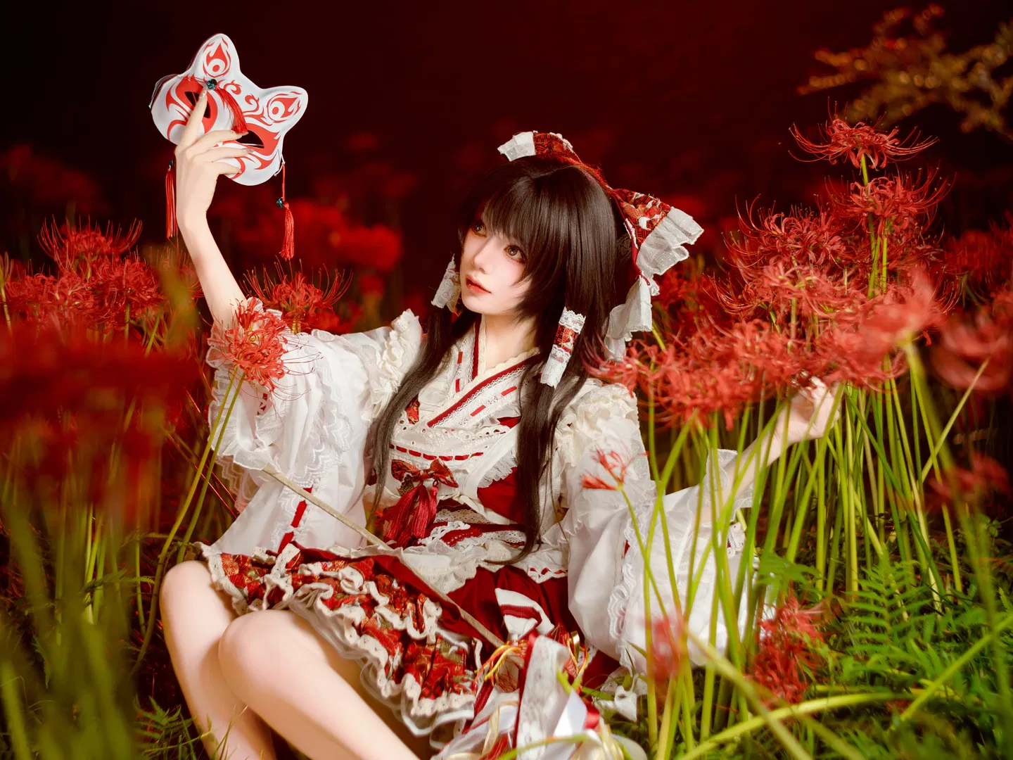 【博麗靈夢cos】赤色花海中的東方project巫女二設 - 第 2 張