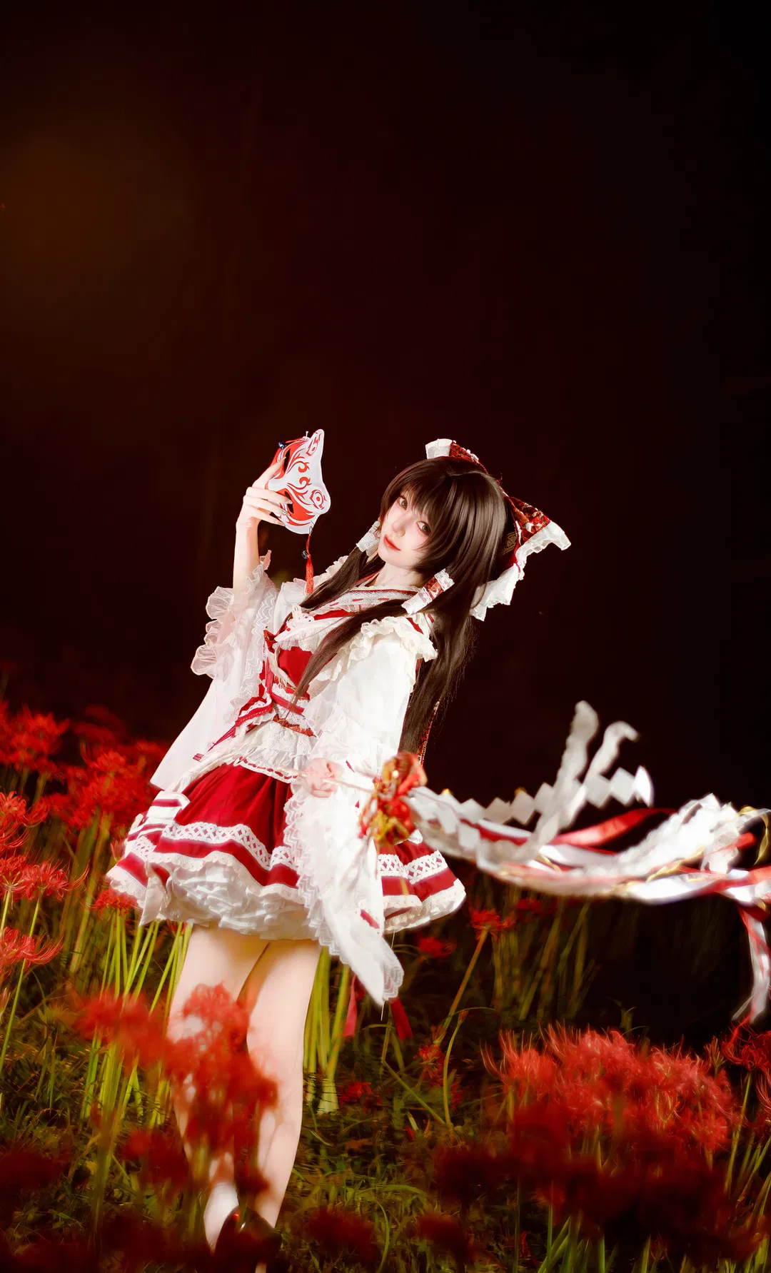【博麗靈夢cos】赤色花海中的東方project巫女二設 - 第 3 張