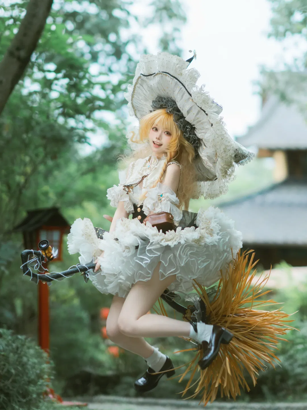 【雾雨魔理沙cos】骑着魔法扫帚飞奔而来 - 第 1 张