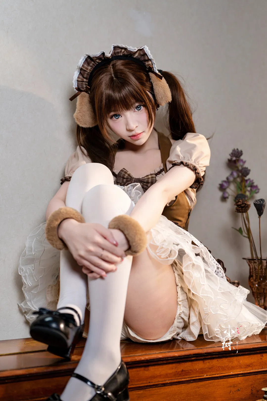 复古居家女仆写真，甜妹氛围感拍照姿势分享 - 第 5 张