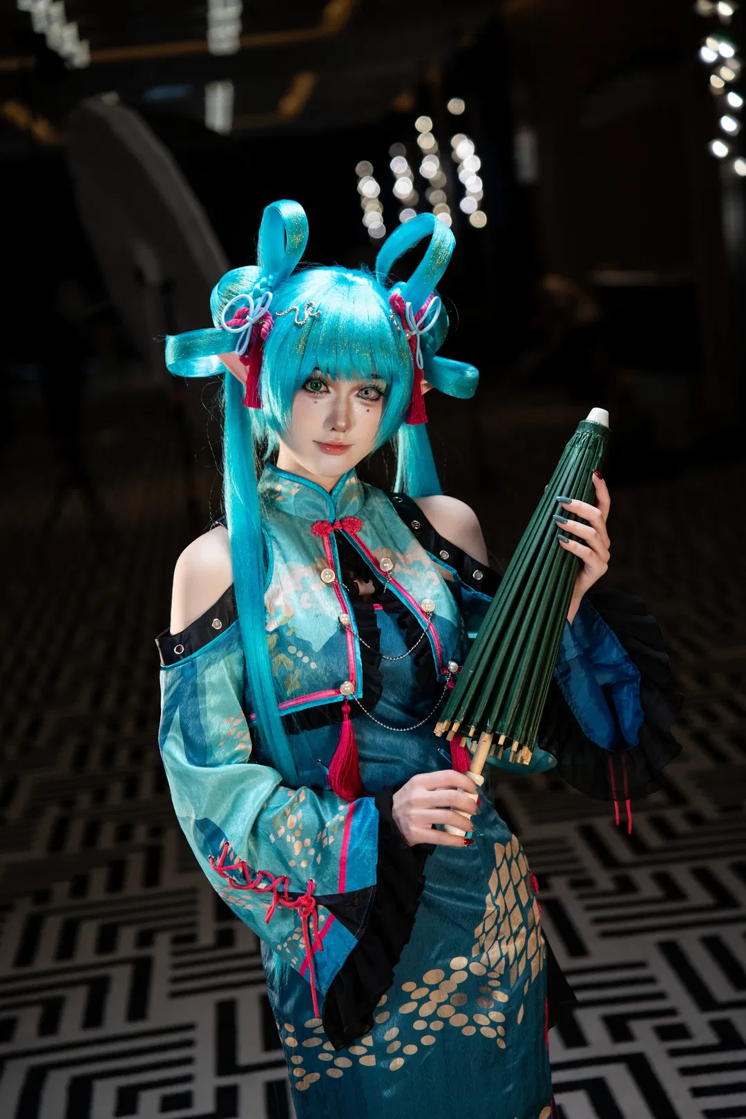 【初音未来cos】蛇年旗袍与精灵耳的国风碰撞 - 第 3 张