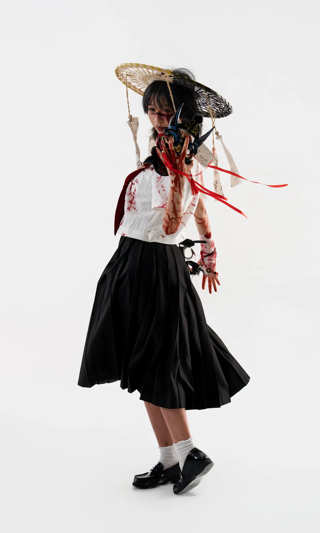 白棚拍摄：战损水手服与双刀少女 - 第 2 张