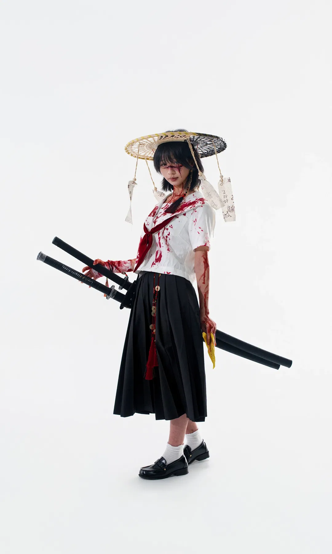 白棚拍摄：战损水手服与双刀少女 - 第 3 张