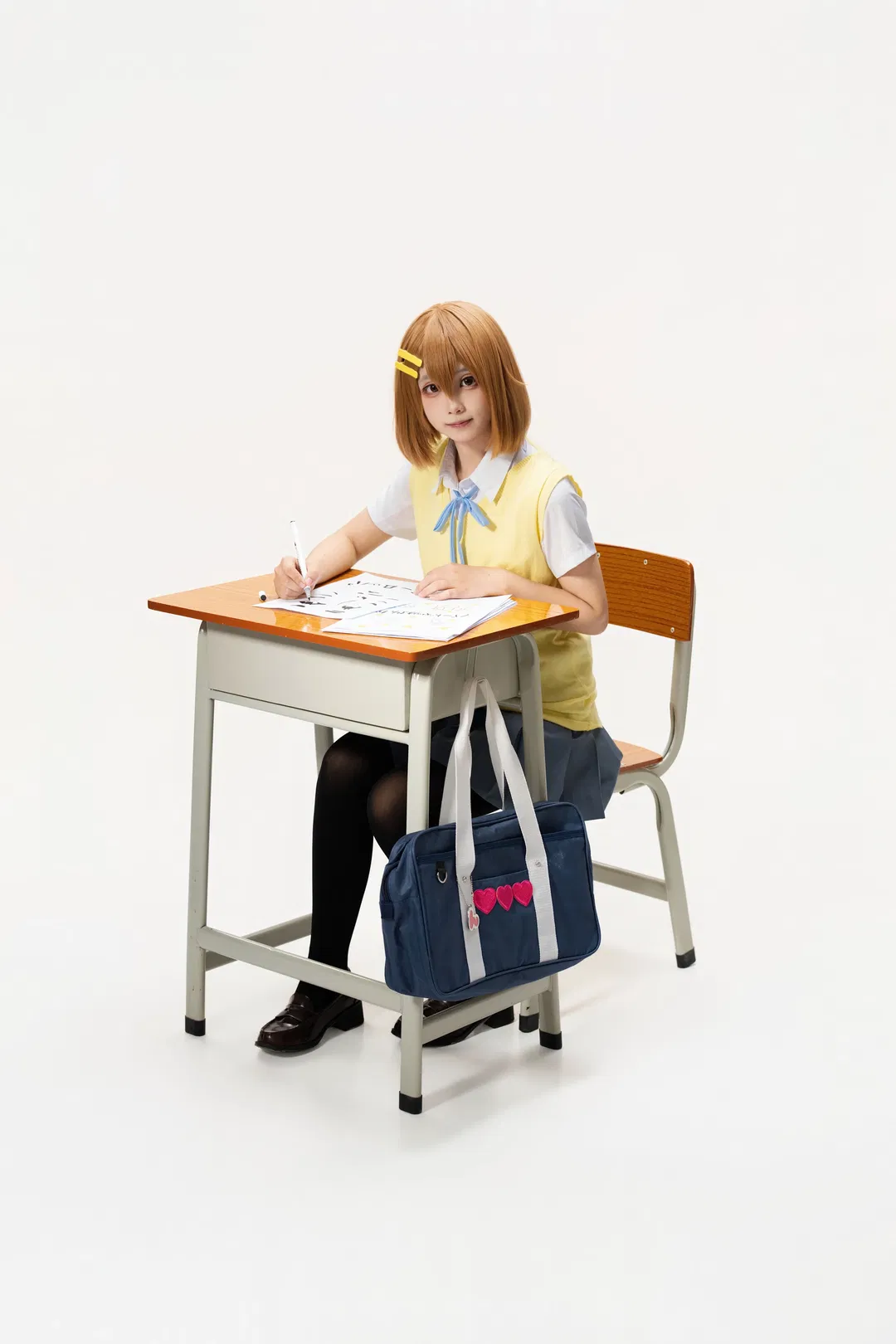 【平澤唯cos】輕音少女白棚動作參考，捕捉日常的靈動瞬間 - 第 2 張