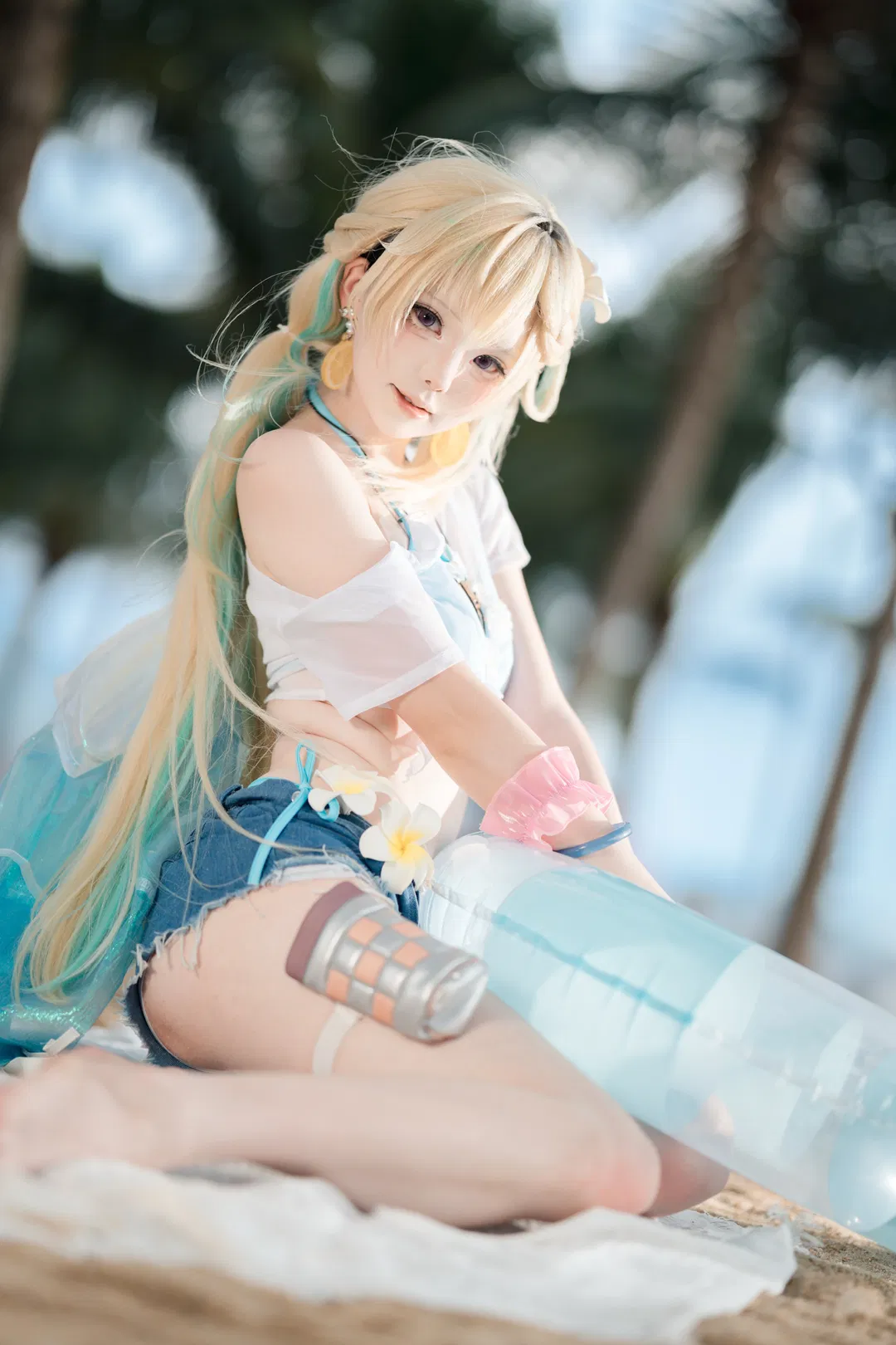 【琳奈学姐cos】鸣潮海滩夏日休闲写真 - 第 1 张
