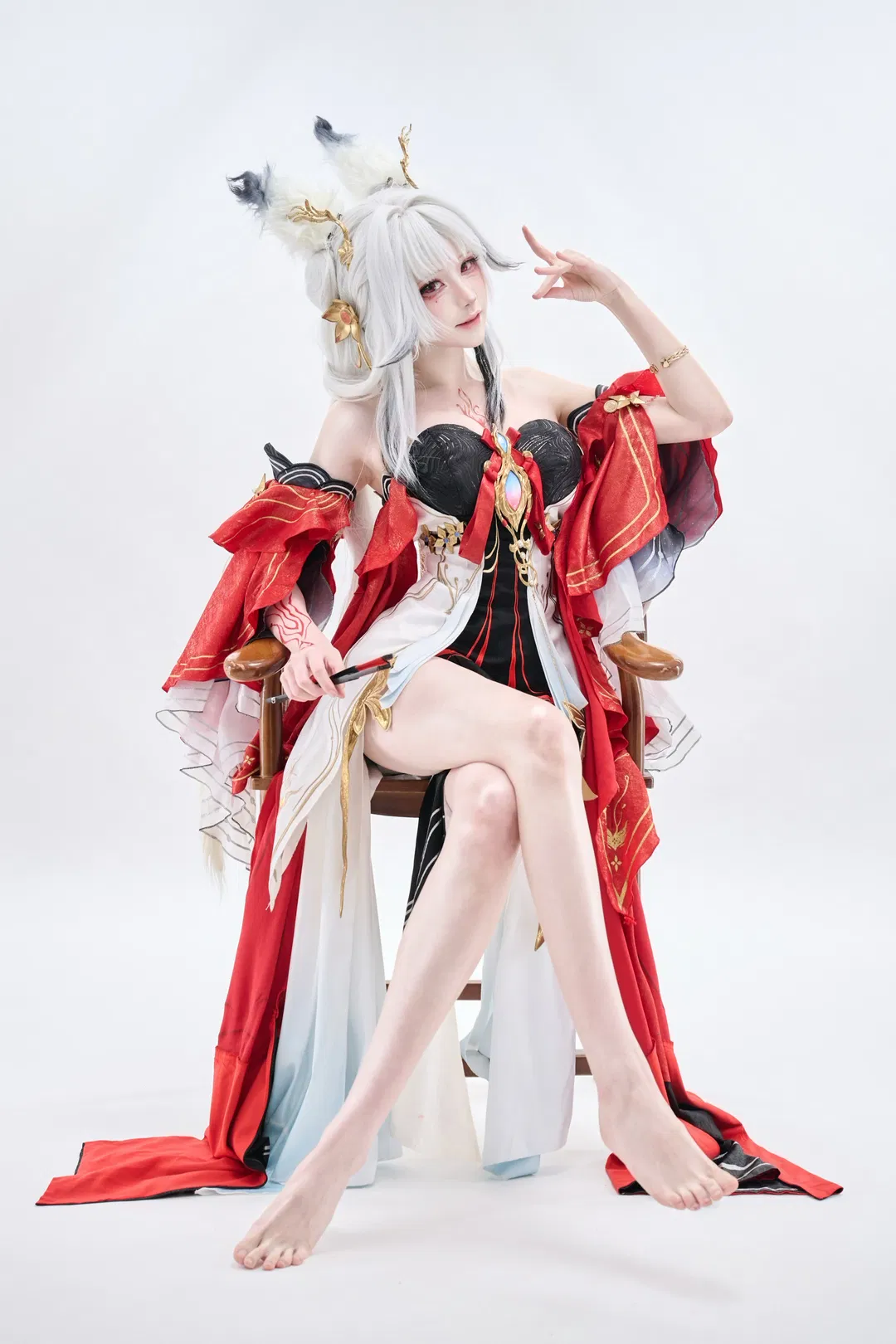 【心月狐cos】鸣潮大狐狸的红黑国风造型展示