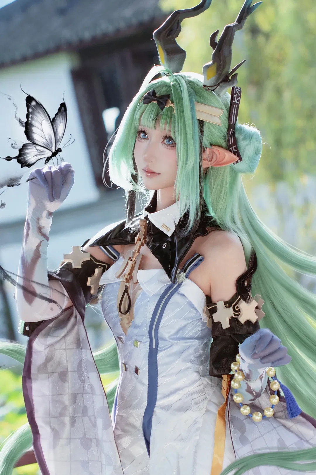 【祀cos】明日方舟终末地丹青渡造型，水墨蝴蝶与精灵耳的风格演绎 - 第 2 张