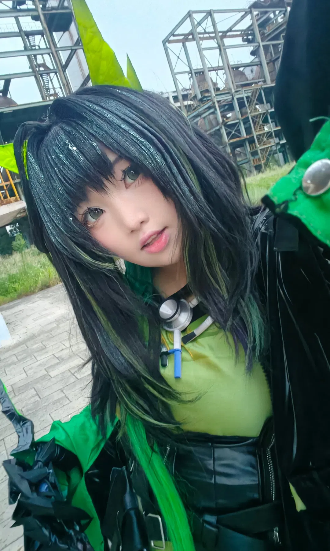 【mon3tr cos】明日方舟工业风妆容挑战，拍不好摄影费就成封口费了 - 第 1 张