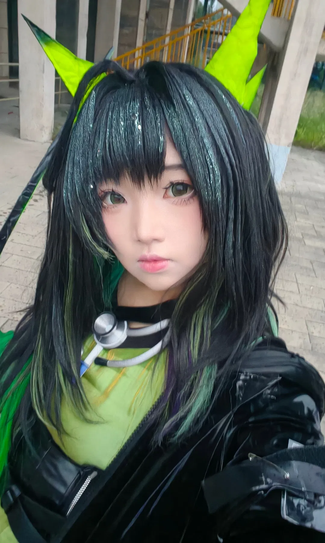 【mon3tr cos】明日方舟工业风妆容挑战，拍不好摄影费就成封口费了 - 第 2 张