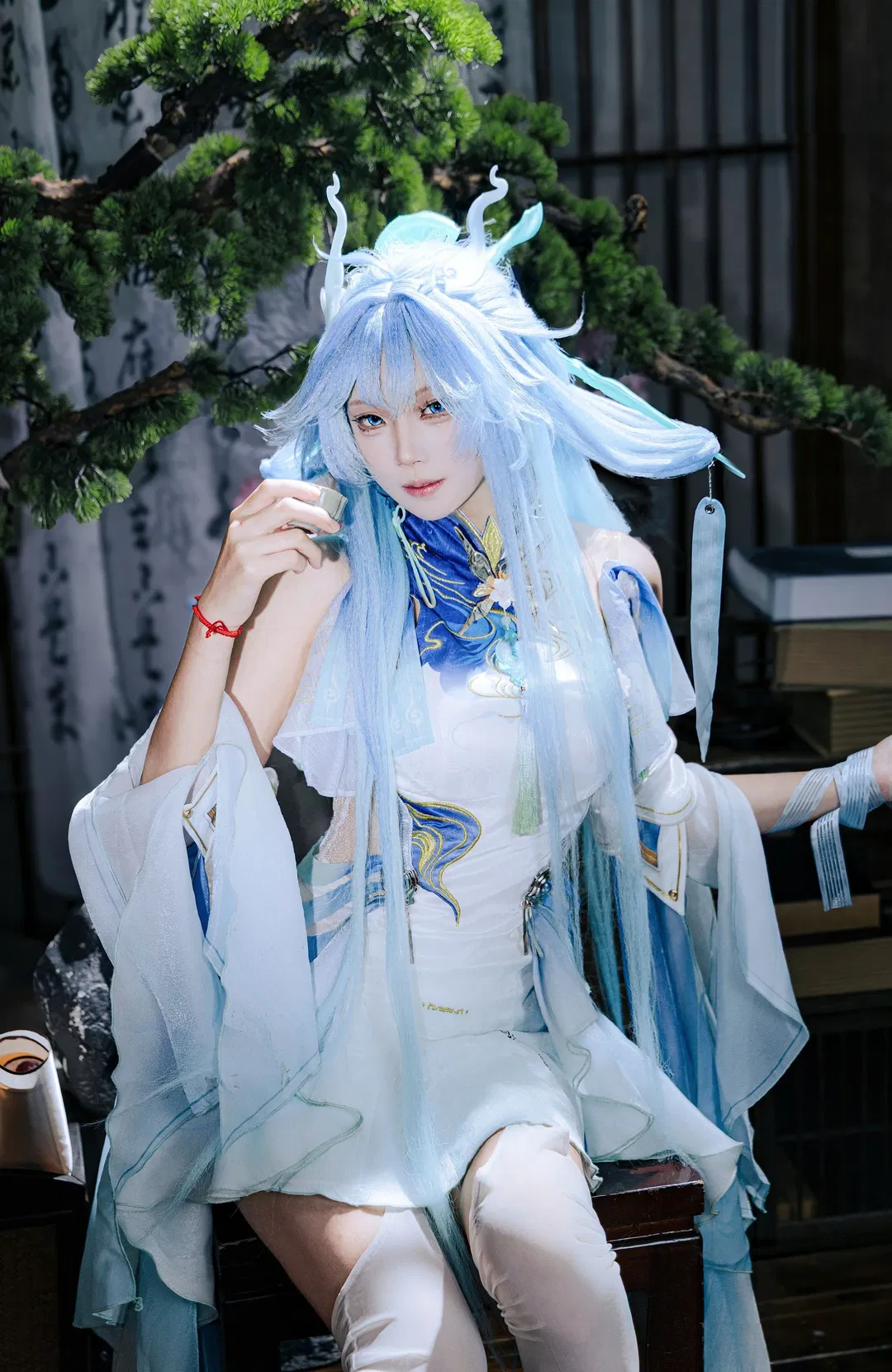 【清宵cos】鸣潮中的师尊大人，仙气飘飘的蓝色幻梦 - 第 2 张