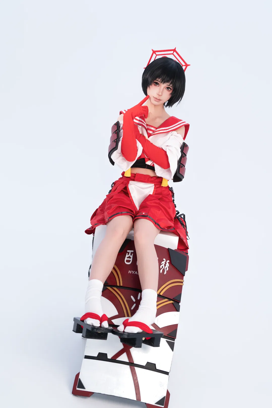 春日椿cos 白棚里的红白水手服与百鬼夜行盾 - 第 2 张