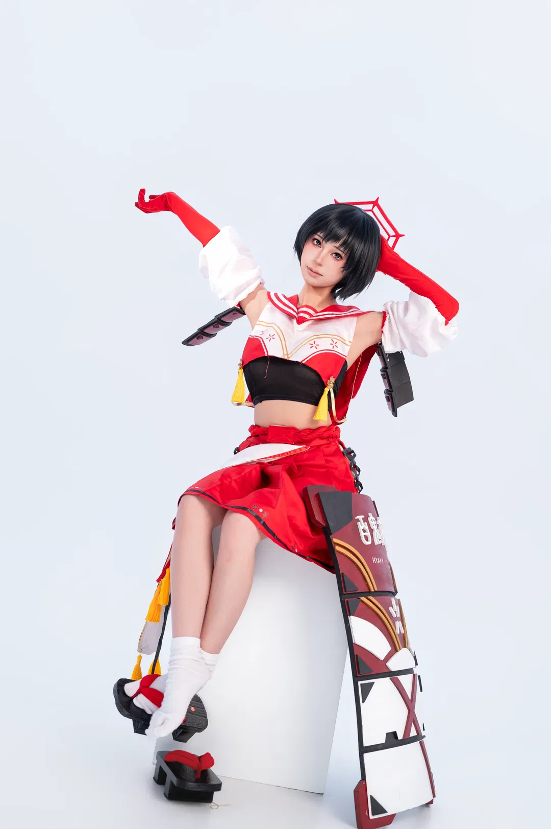 春日椿cos 白棚里的红白水手服与百鬼夜行盾 - 第 3 张