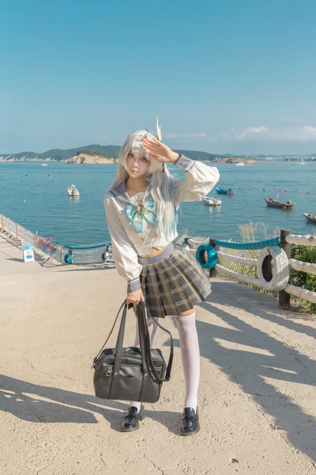 【流萤cos】崩坏星穹铁道，海边微风与银色长发的相遇 - 第 1 张