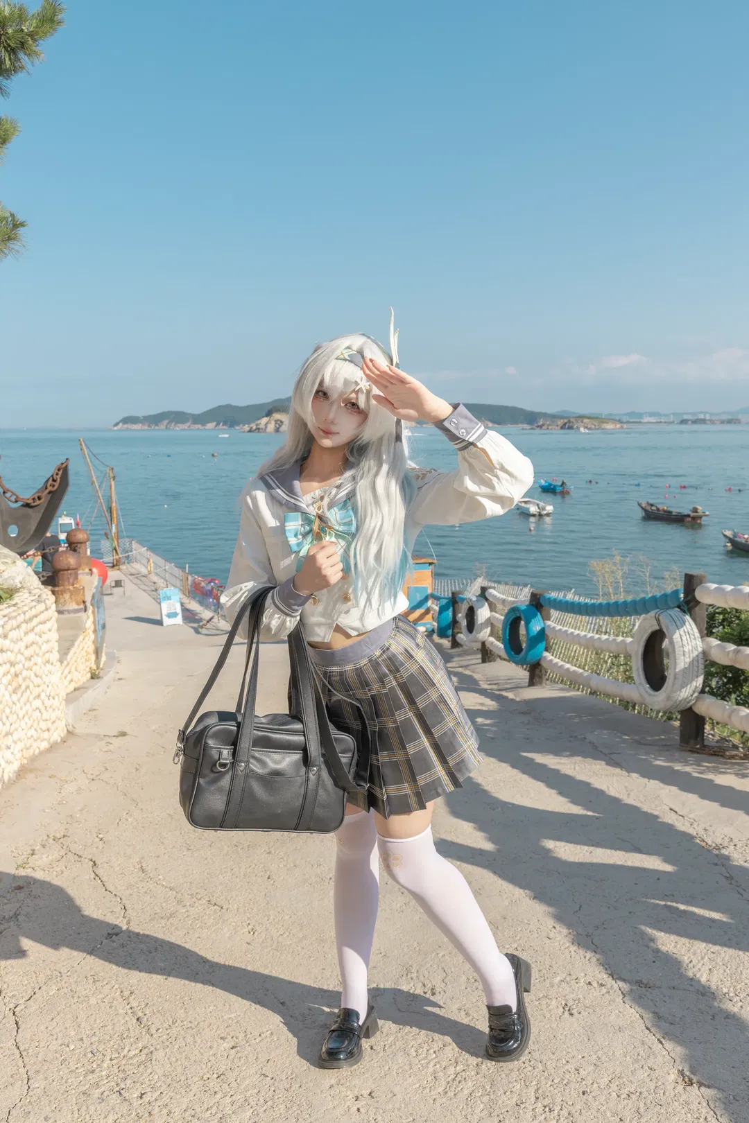 【流萤cos】崩坏星穹铁道，海边微风与银色长发的相遇 - 第 2 张