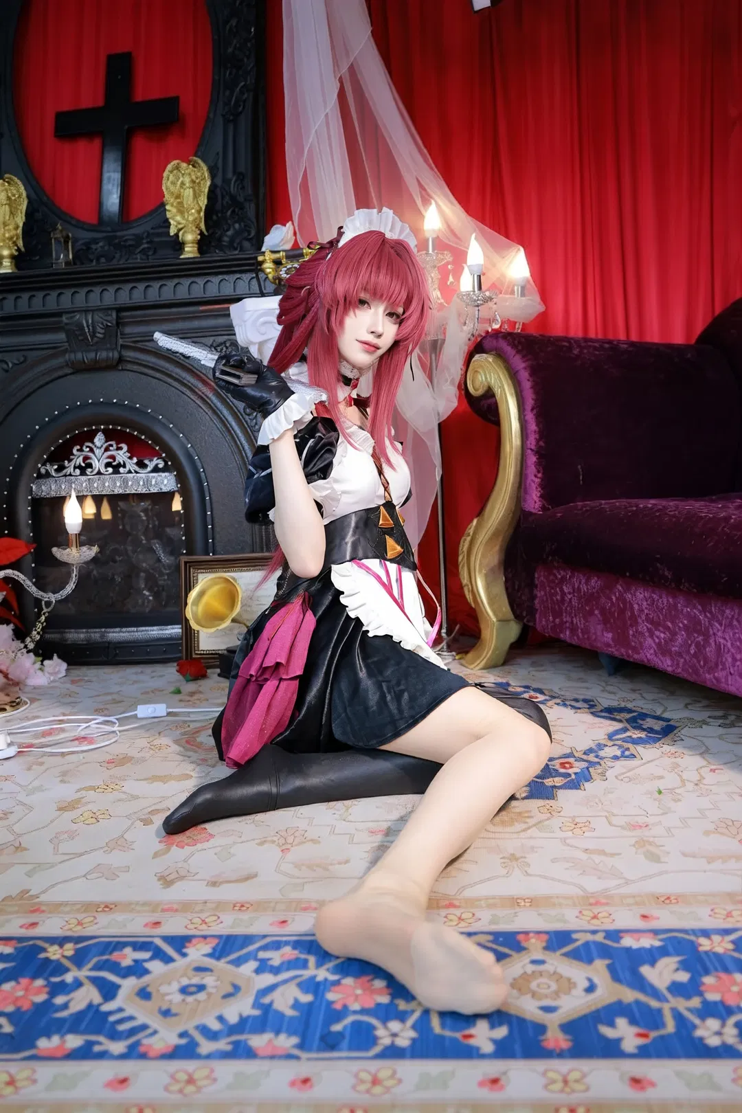 [Kafka cosplay] Honkai: Star Rail: Crimson-Haired Maid Attire Collides with a Vintage Salon - Image 1