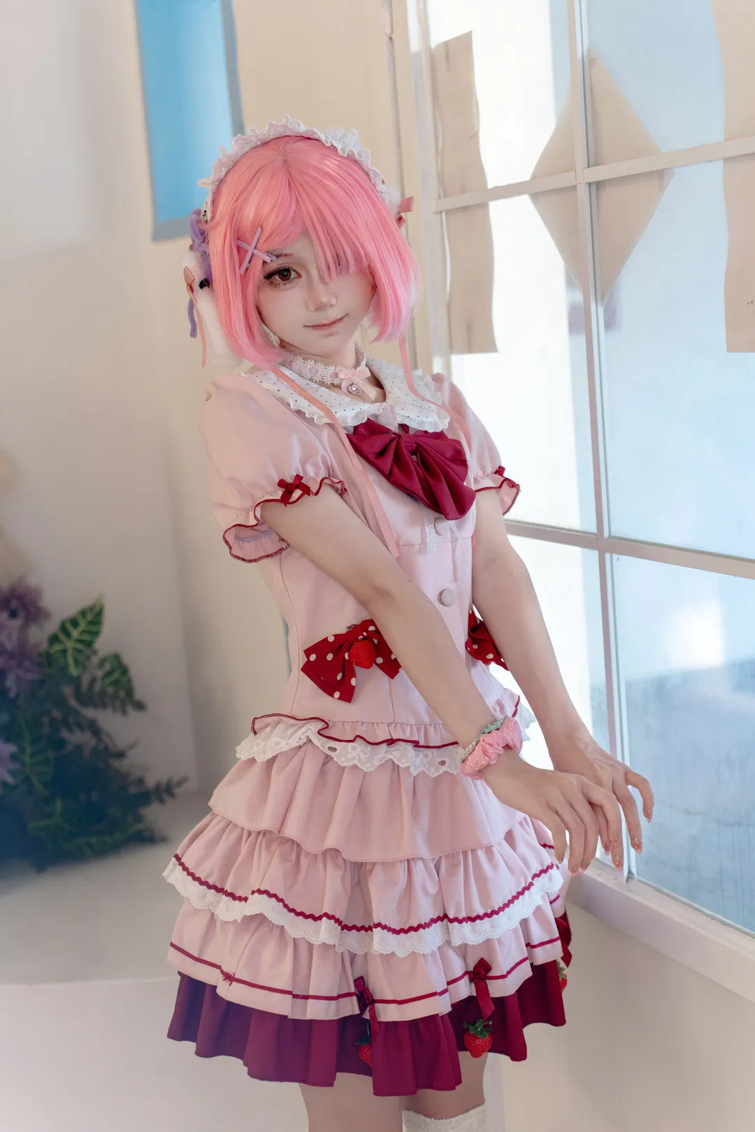 【拉姆cos】粉色咖啡厅里的女仆装细节与动作参考 - 第 3 张