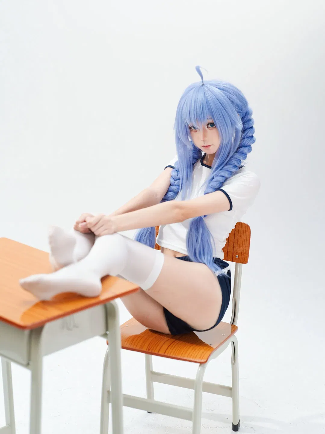 【洛琪希cos】無職轉生體操服，藍髮雙麻花辮的課堂日常 - 第 1 張