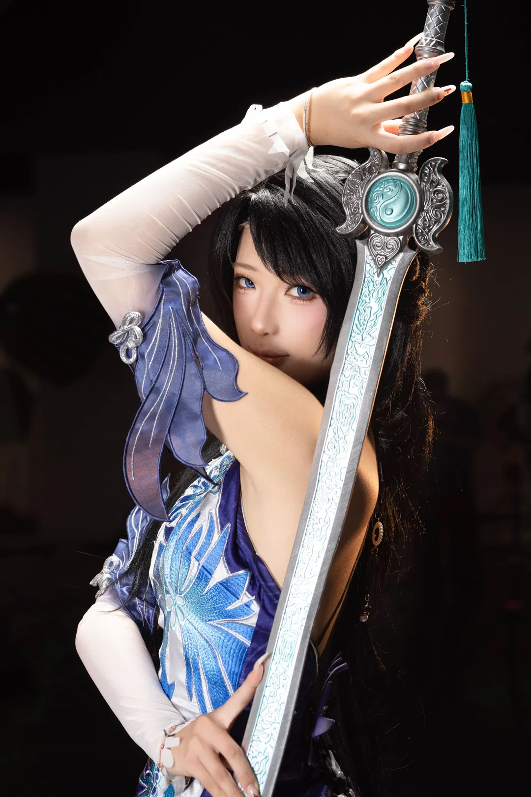 【殷紫萍cos】兰亭月这套蓝紫旗袍配长剑氛围感拉满 - 第 1 张