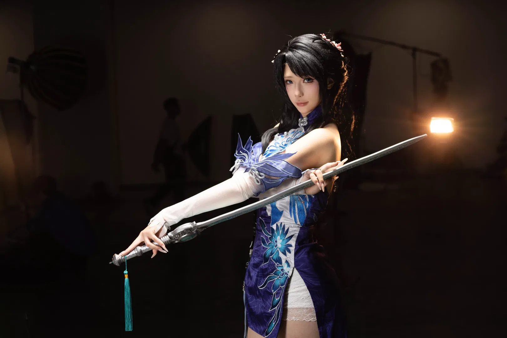 【殷紫萍cos】兰亭月这套蓝紫旗袍配长剑氛围感拉满 - 第 2 张