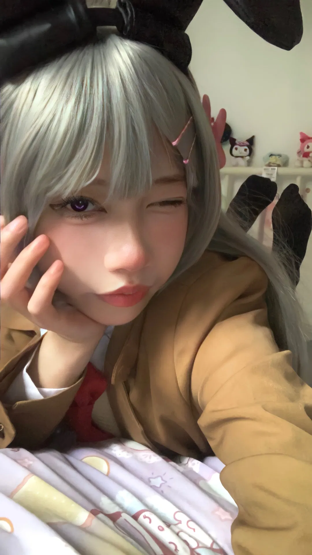 【樱岛麻衣cos】银色假发配兔耳的居家自拍 - 第 1 张