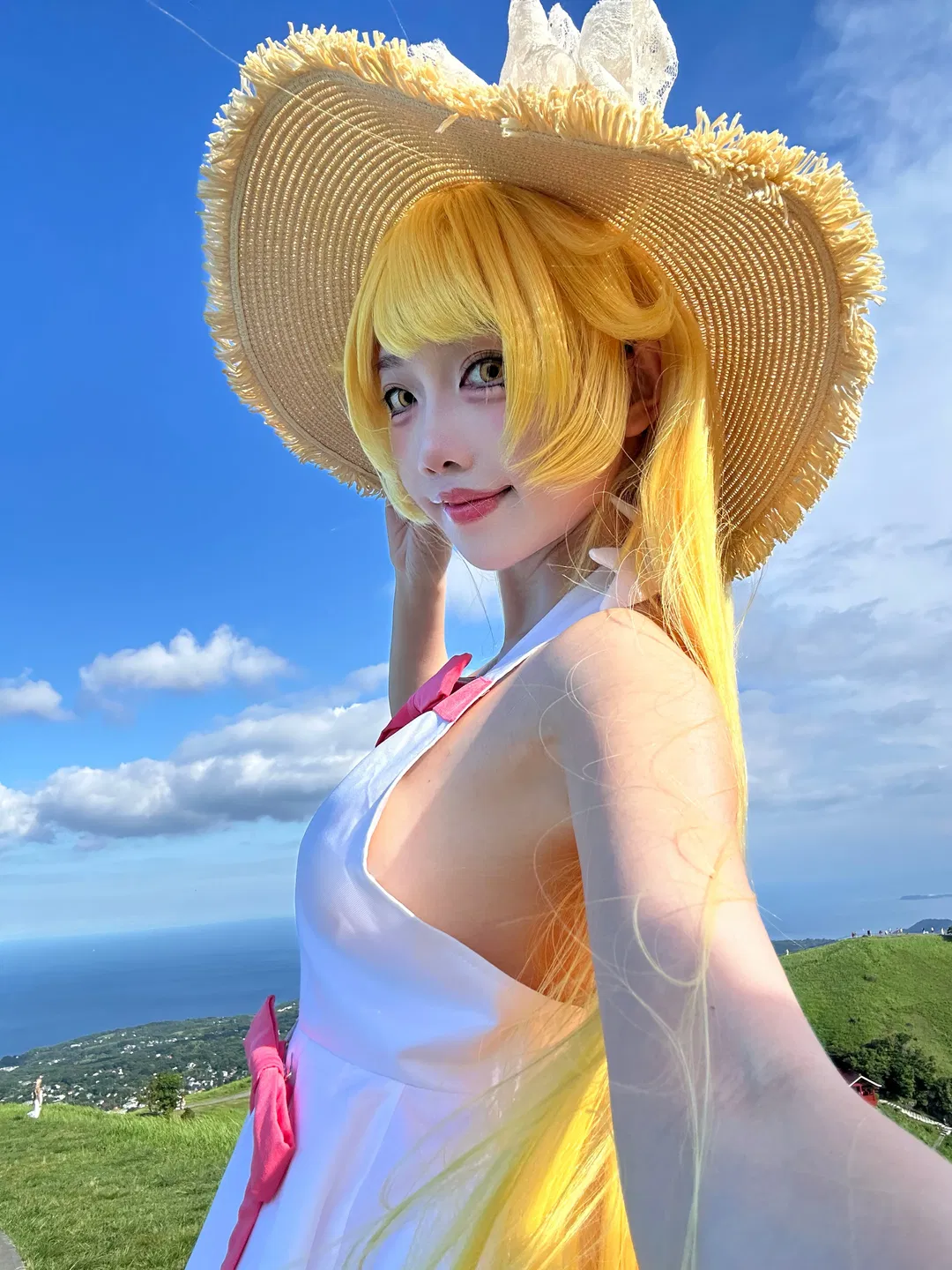 【忍野忍cos】海風與草帽，陽光下的戶外寫真 - 第 1 張