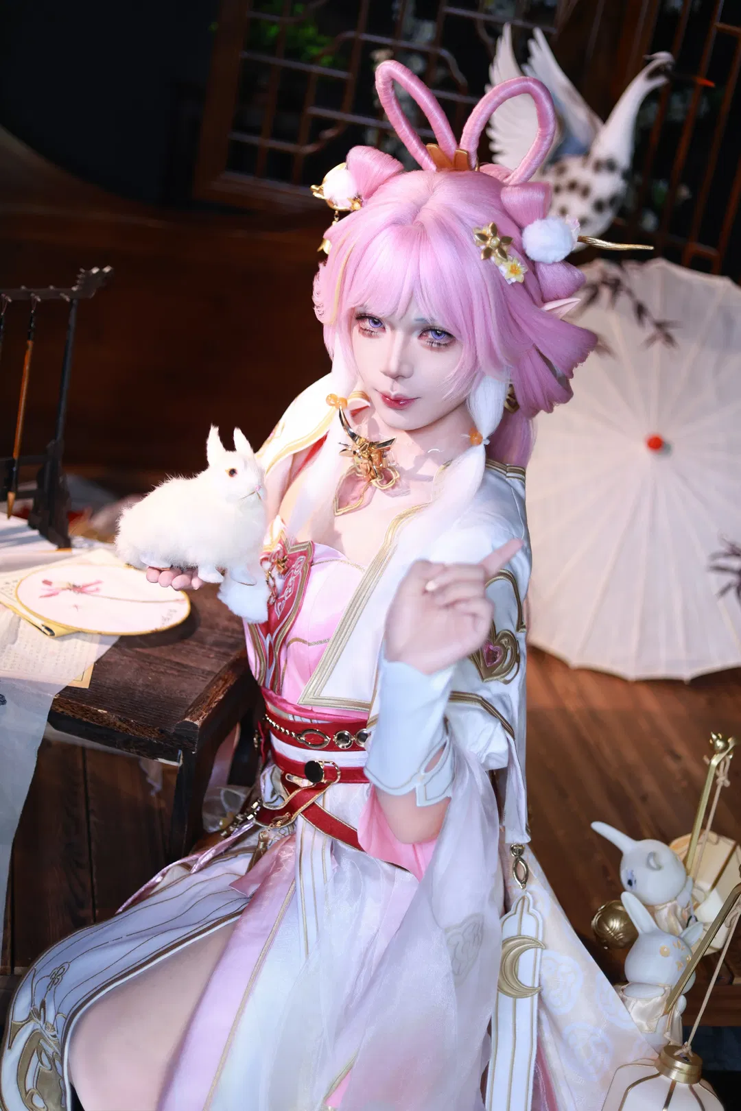 【爱莉希雅cos】愿逐月华流照君，霁月婵娟的绝美瞬间 - 第 5 张