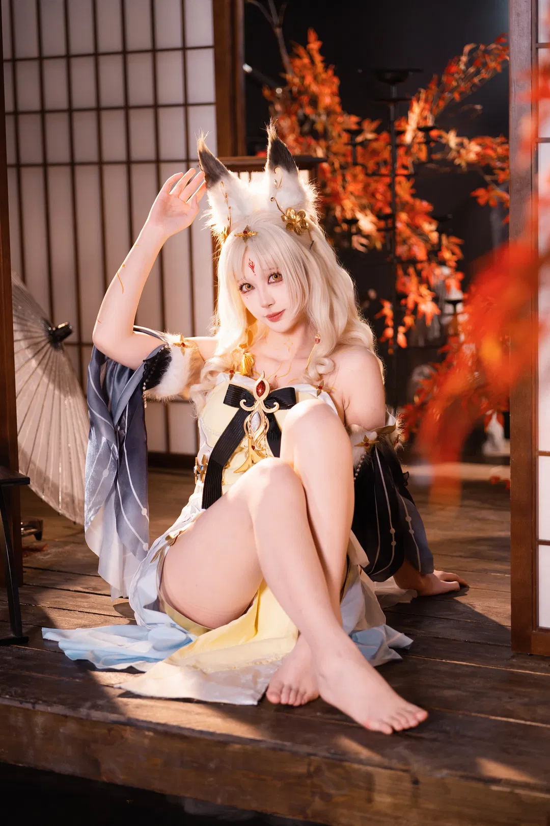 【心月狐cos】鸣潮红枫下的绝美狐系少女 - 第 3 张