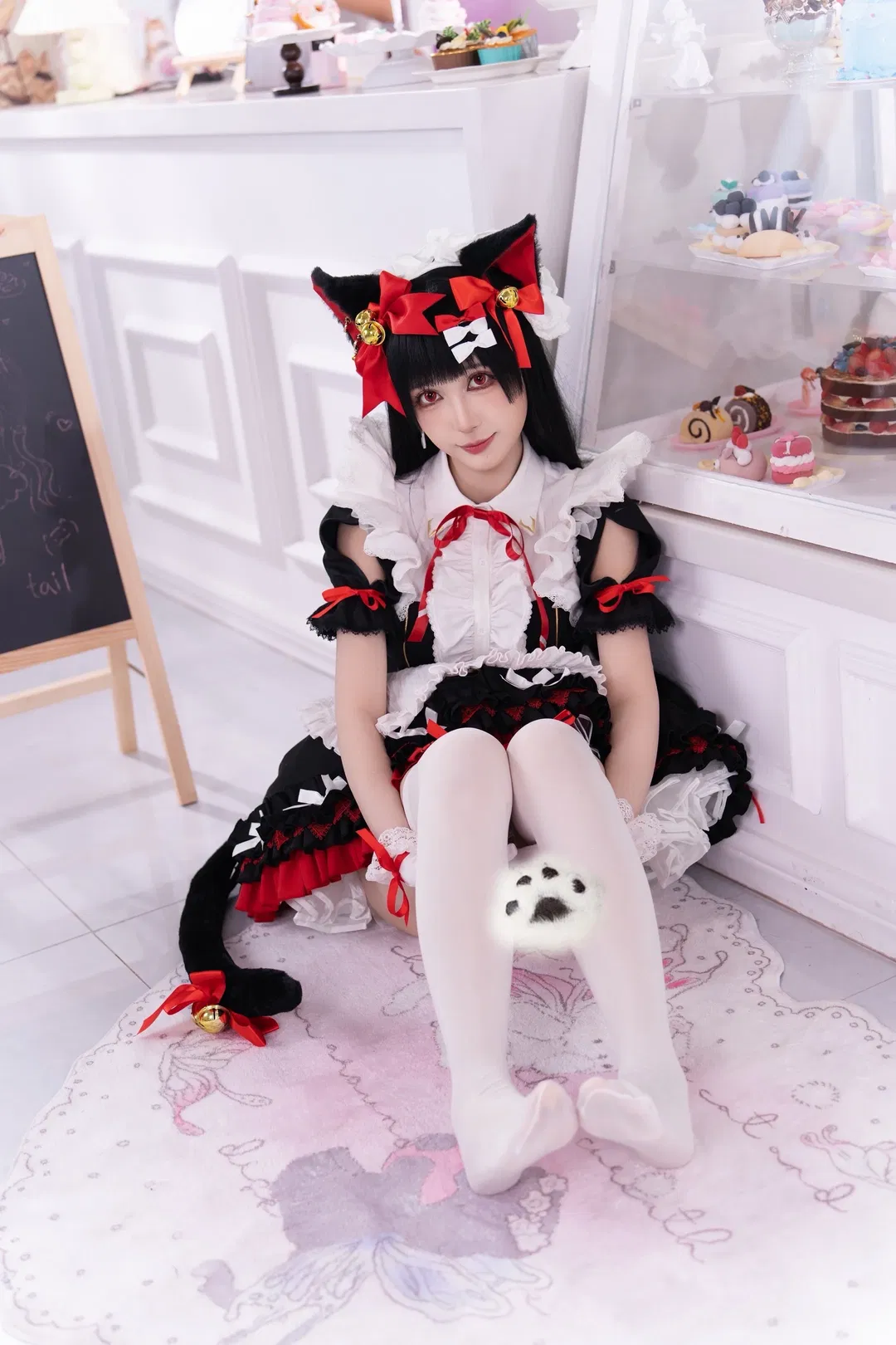 黑白红猫猫女仆装，在甜品店做一只慵懒的小猫咪 - 第 2 张