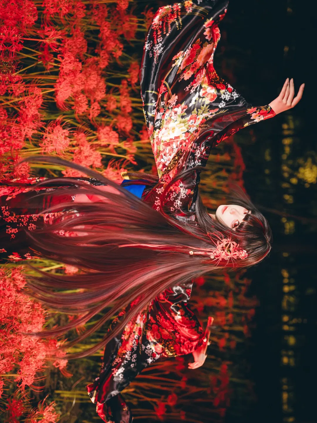 【阎魔爱cos】地狱少女彼岸花海中的回眸 - 第 1 张