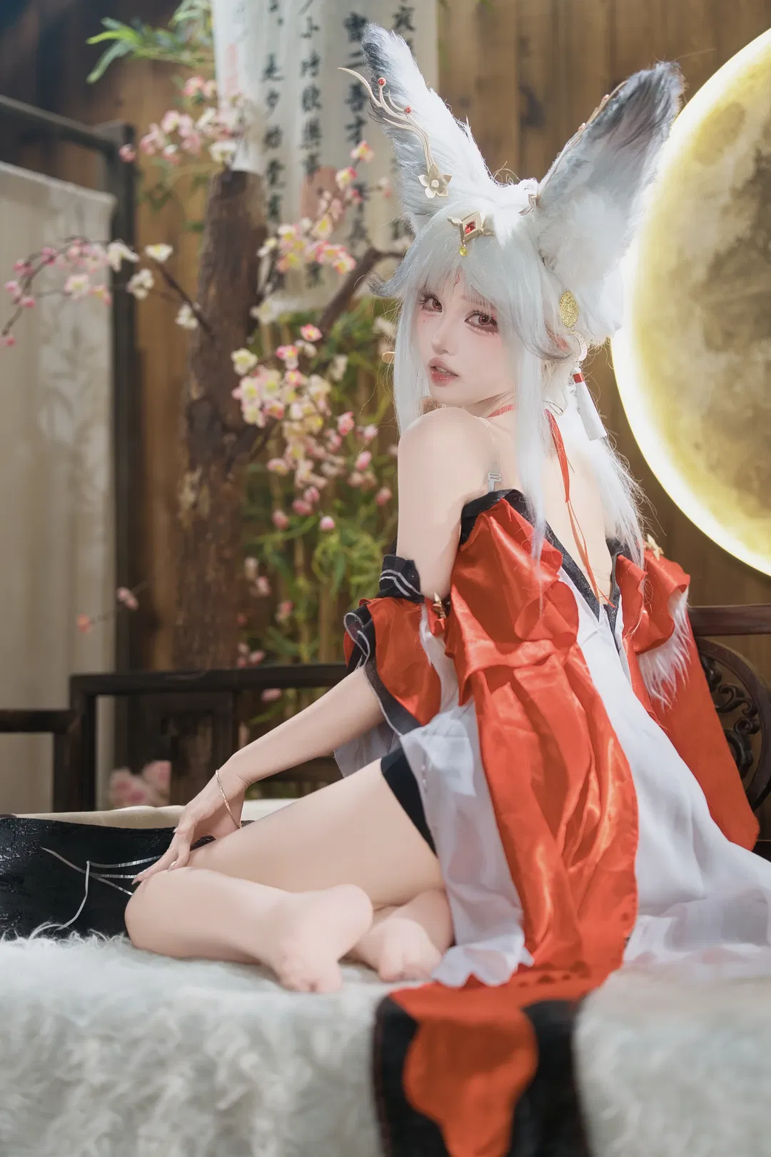 【心月狐cos】鸣潮红白黑交织的狐系幻梦 - 第 2 张