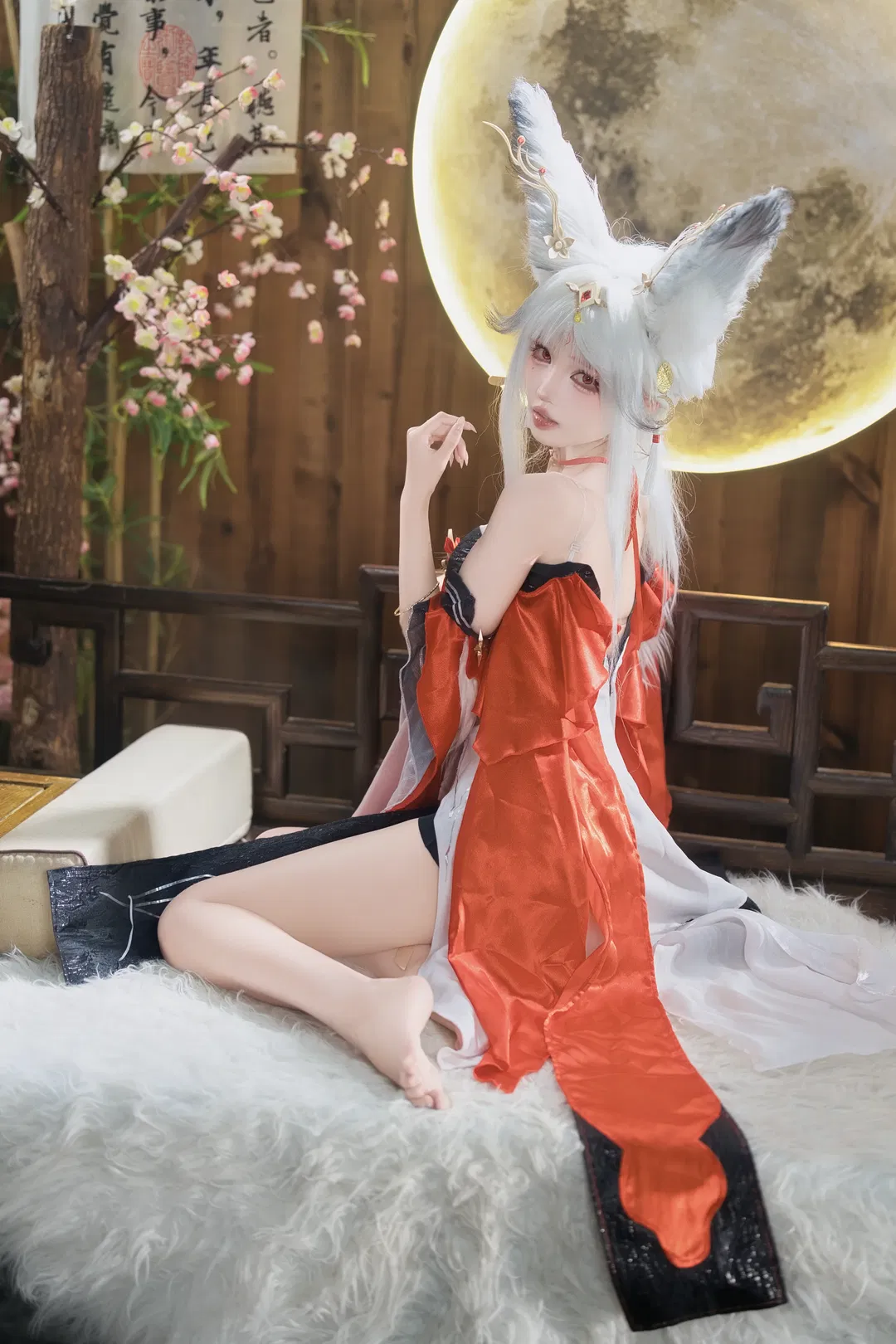 【心月狐cos】鸣潮红白黑交织的狐系幻梦 - 第 3 张