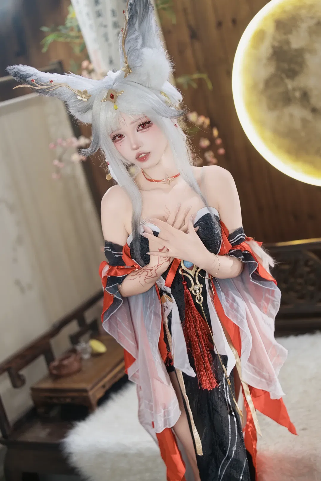 【心月狐cos】鸣潮红白黑交织的狐系幻梦 - 第 9 张