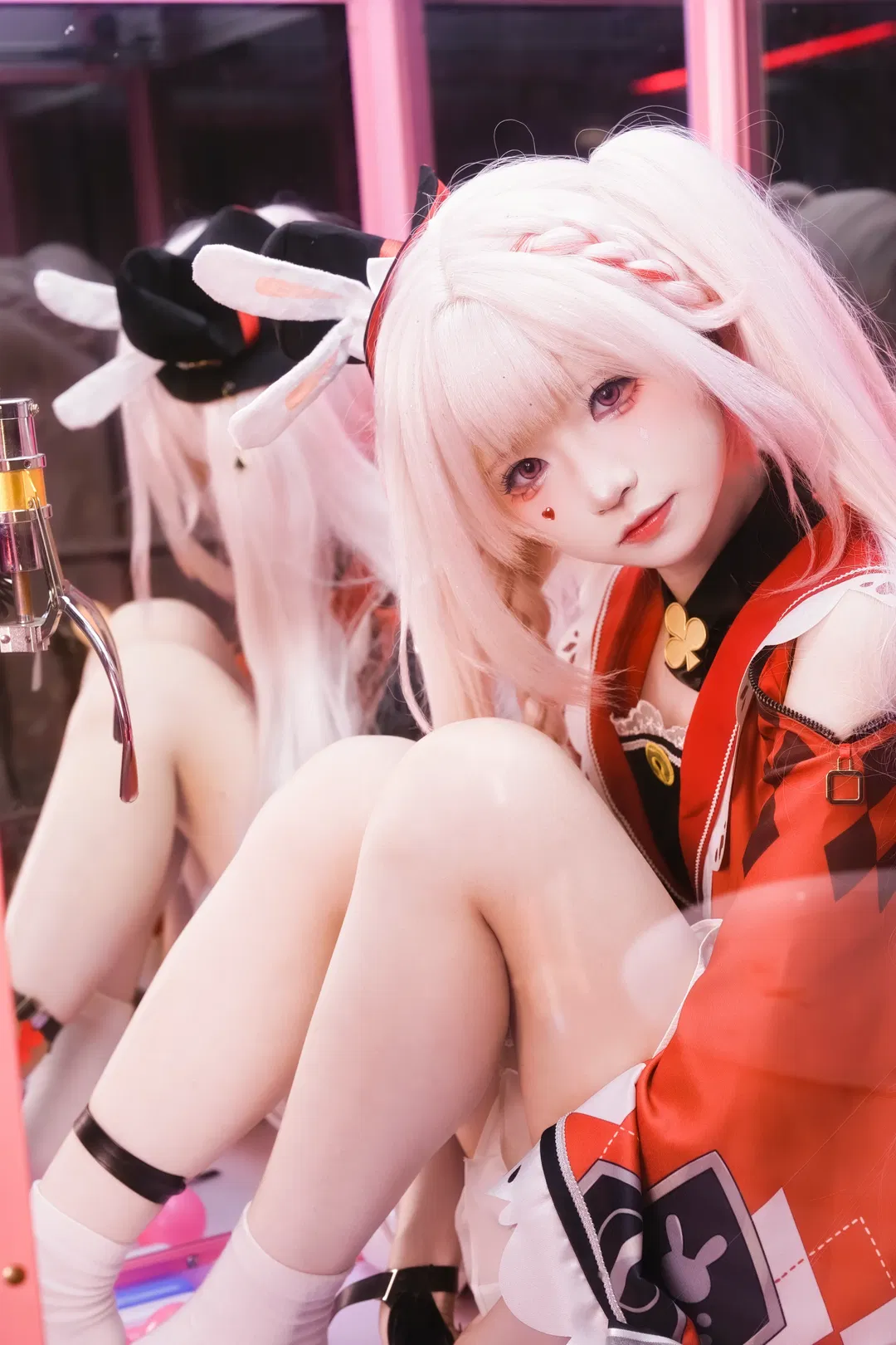 【火花cos】崩坏星穹铁道，霓虹灯下的红衣兔耳少女 - 第 6 张
