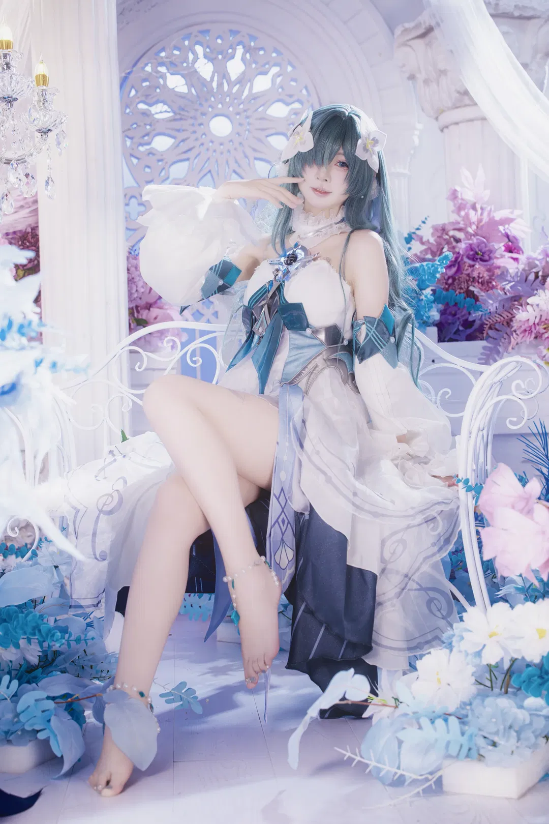 【沃雅妮莎cos】花海中的静谧光影，记录蓝调少女的梦幻时刻 - 第 3 张