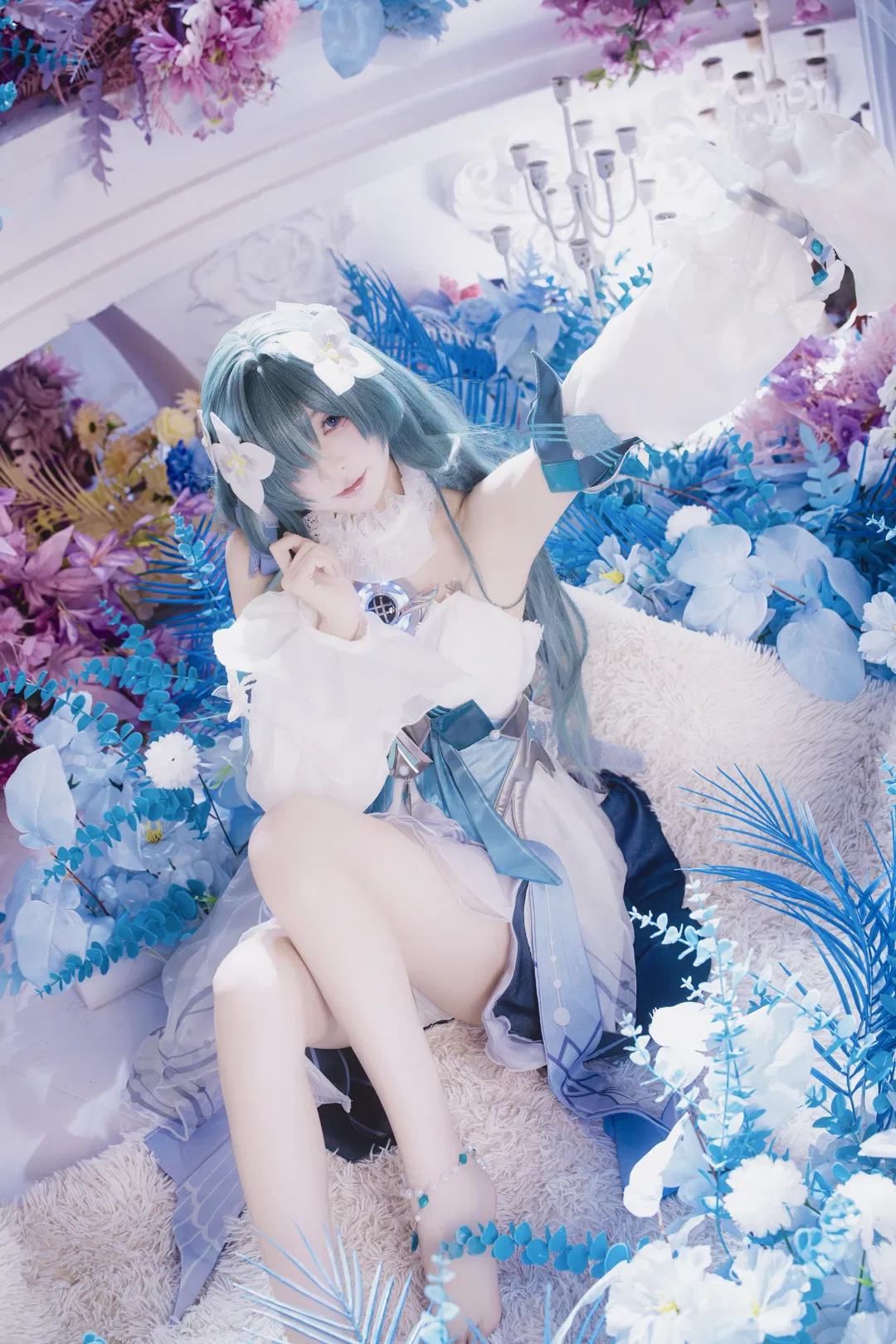 【沃雅妮莎cos】花海中的静谧光影，记录蓝调少女的梦幻时刻 - 第 4 张