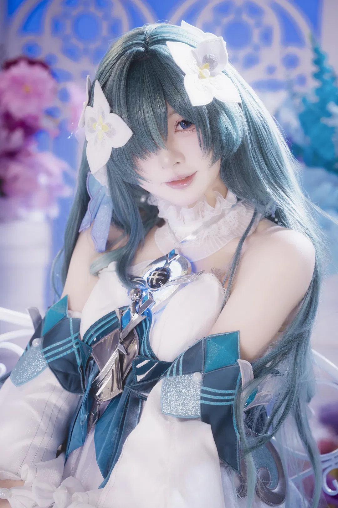 【沃雅妮莎cos】花海中的静谧光影，记录蓝调少女的梦幻时刻 - 第 7 张