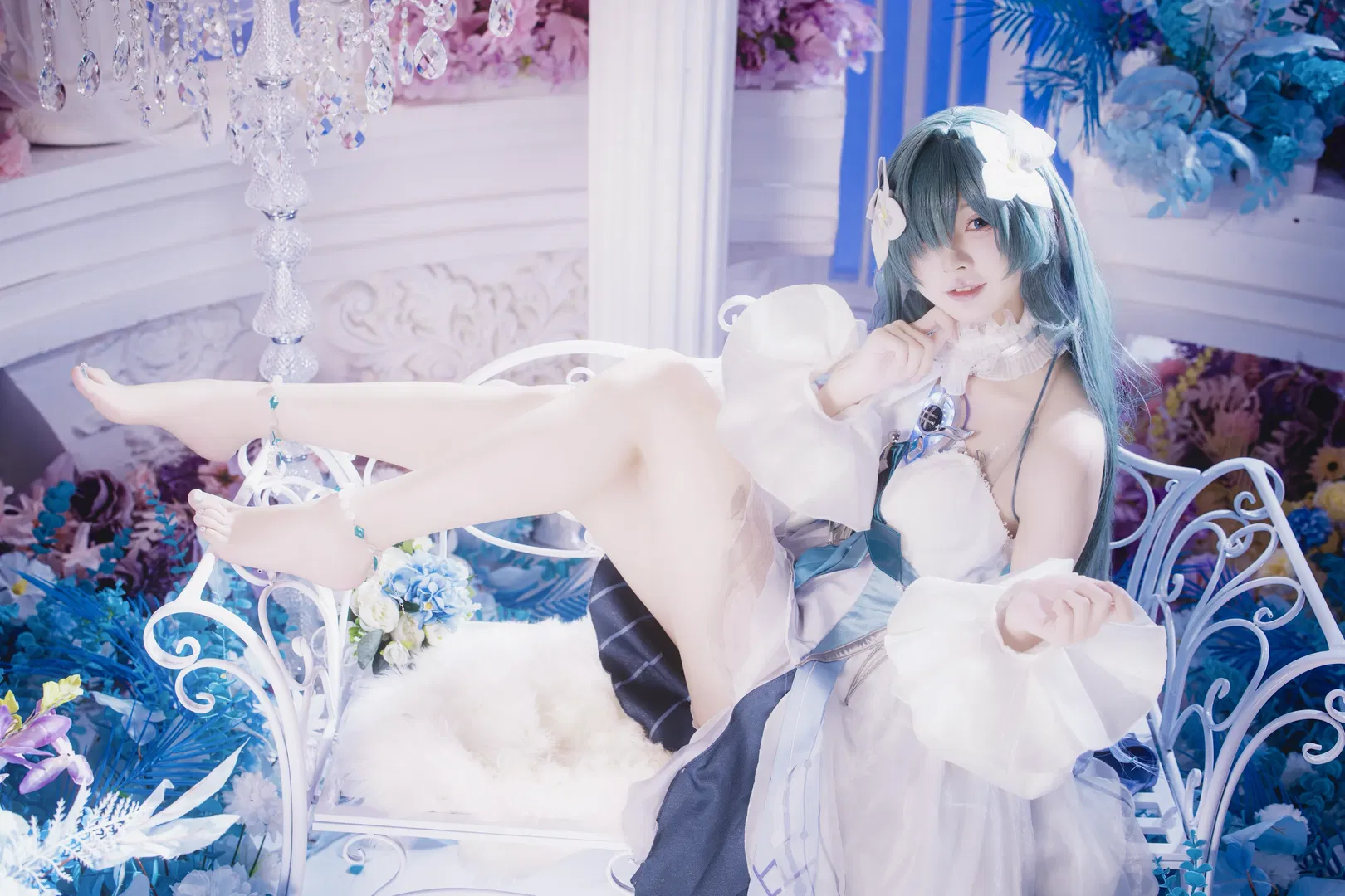 【沃雅妮莎cos】花海中的静谧光影，记录蓝调少女的梦幻时刻 - 第 8 张