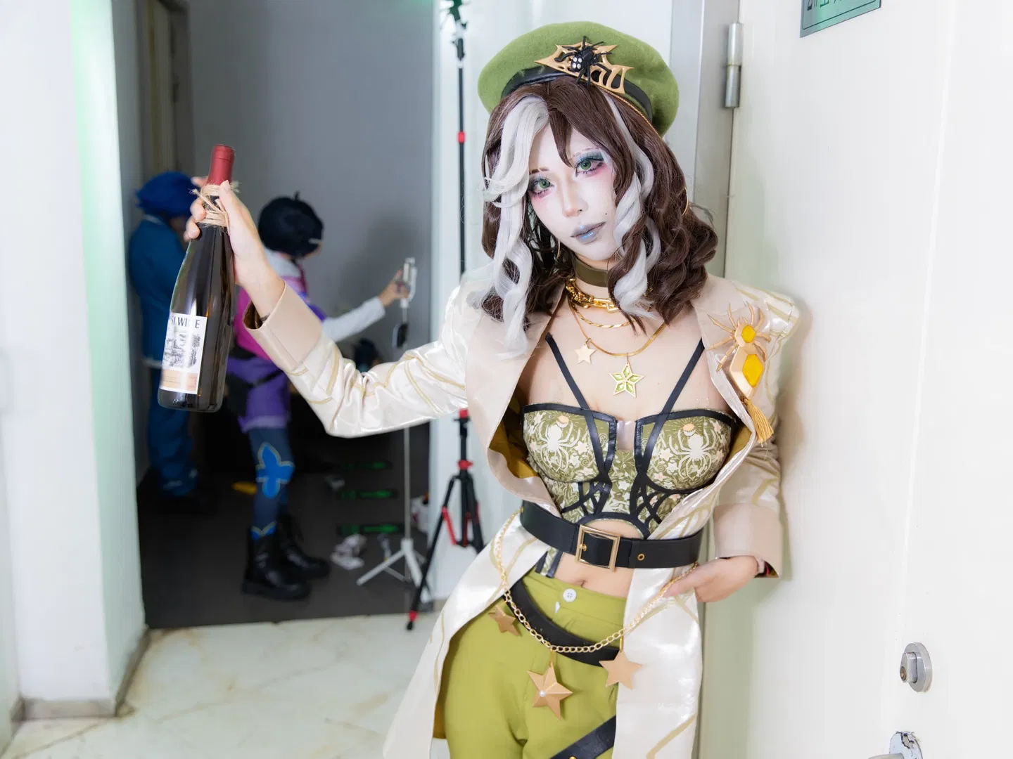 第五人格调酒师cos，微醺氛围下的静安大悦城场照 - 第 3 张