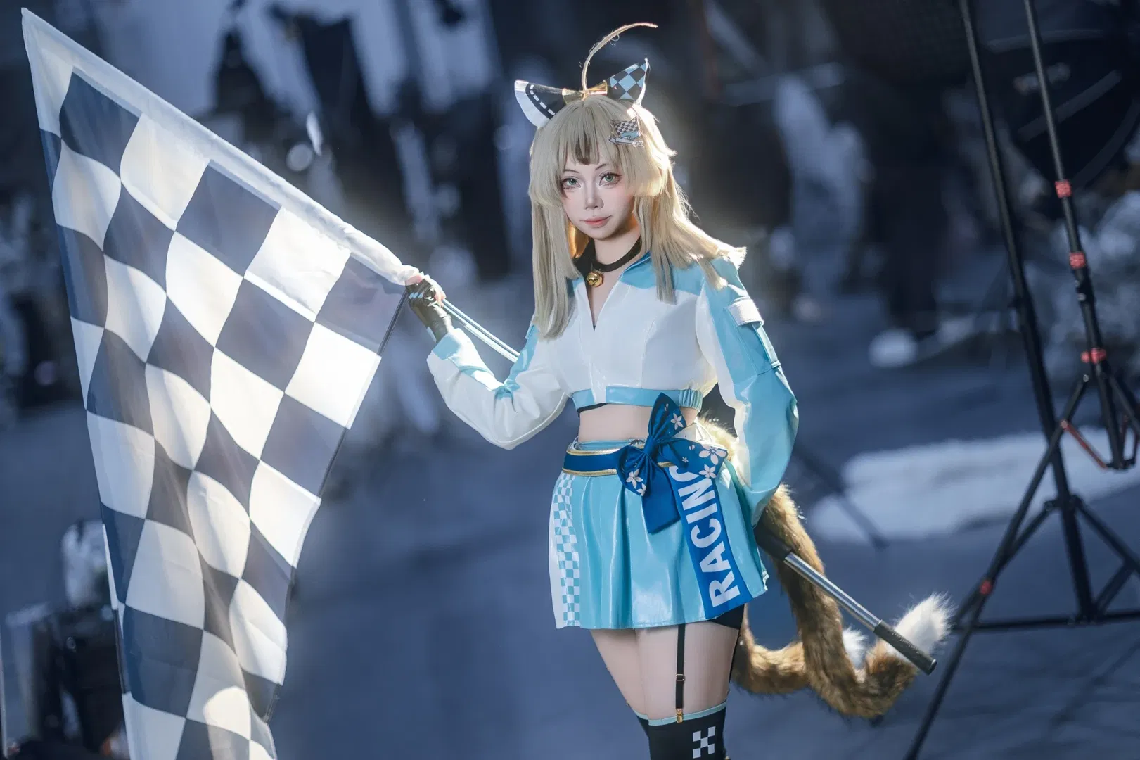 【绮良良cos】原神赛车女郎登场，黑白格子旗挥舞起来 - 第 2 张