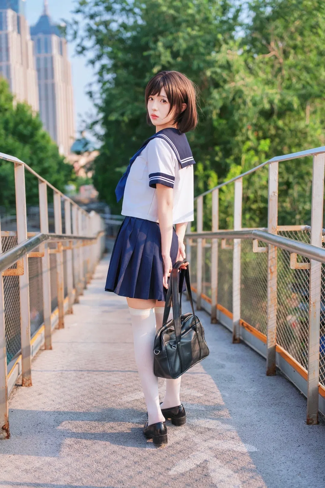 穿上水手服去公園拍一組二次元JK寫真 - 第 3 張
