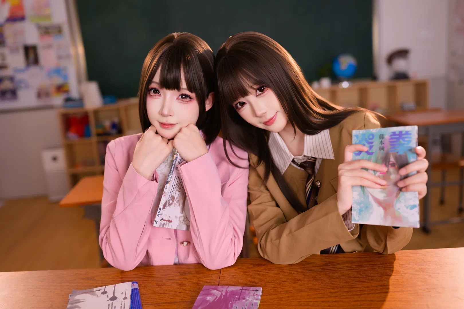 教室里的JK制服双人写真，白丝搭配玛丽珍鞋太绝了 - 第 6 张